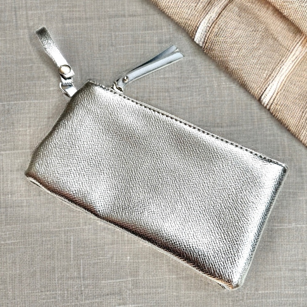 ⭐️ 5 for $25 EIGHT by Under One Sky Silver Small Purse Cosmetics Bag - Picture 4 of 9